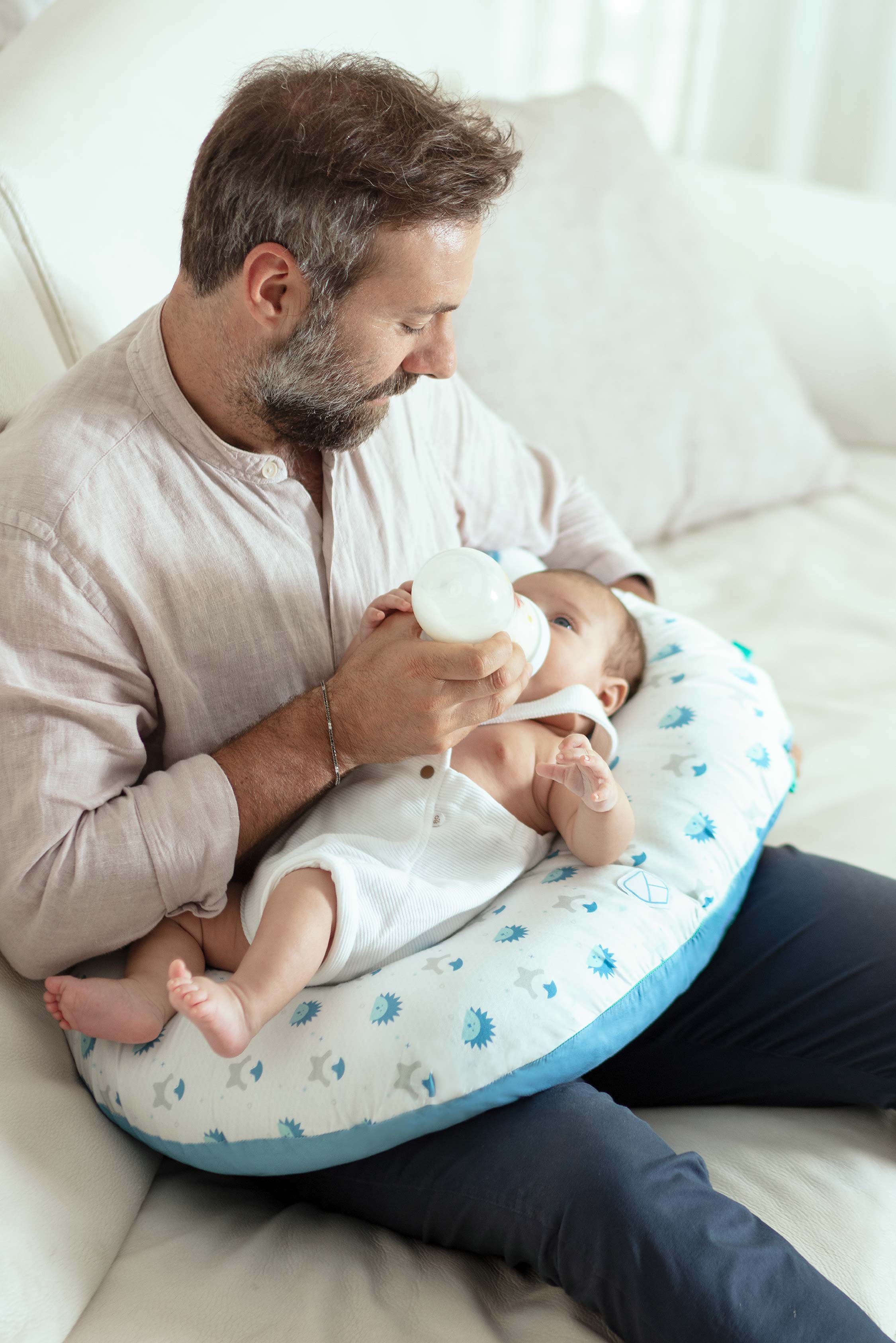 HUG BABY Breastfeeding Pillow - Hedgehog Penguin - Image 4