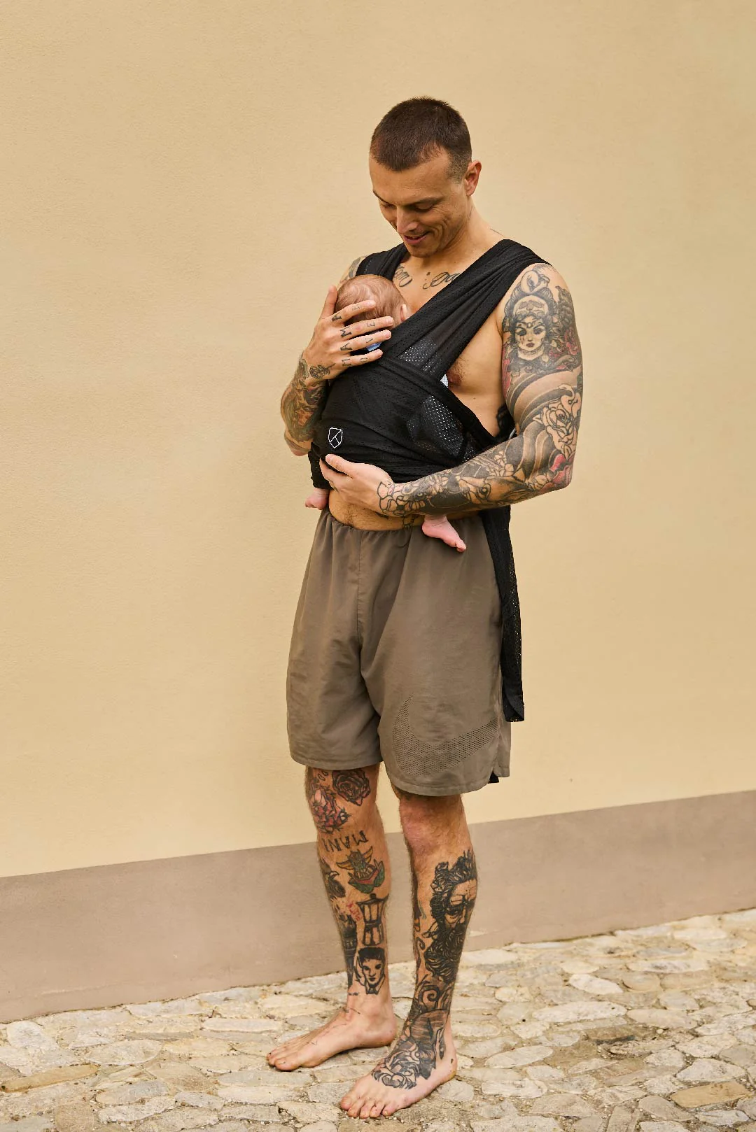 CUDDLE BREEZE Newborn Watersling Baby Wrap - Black - Image 4