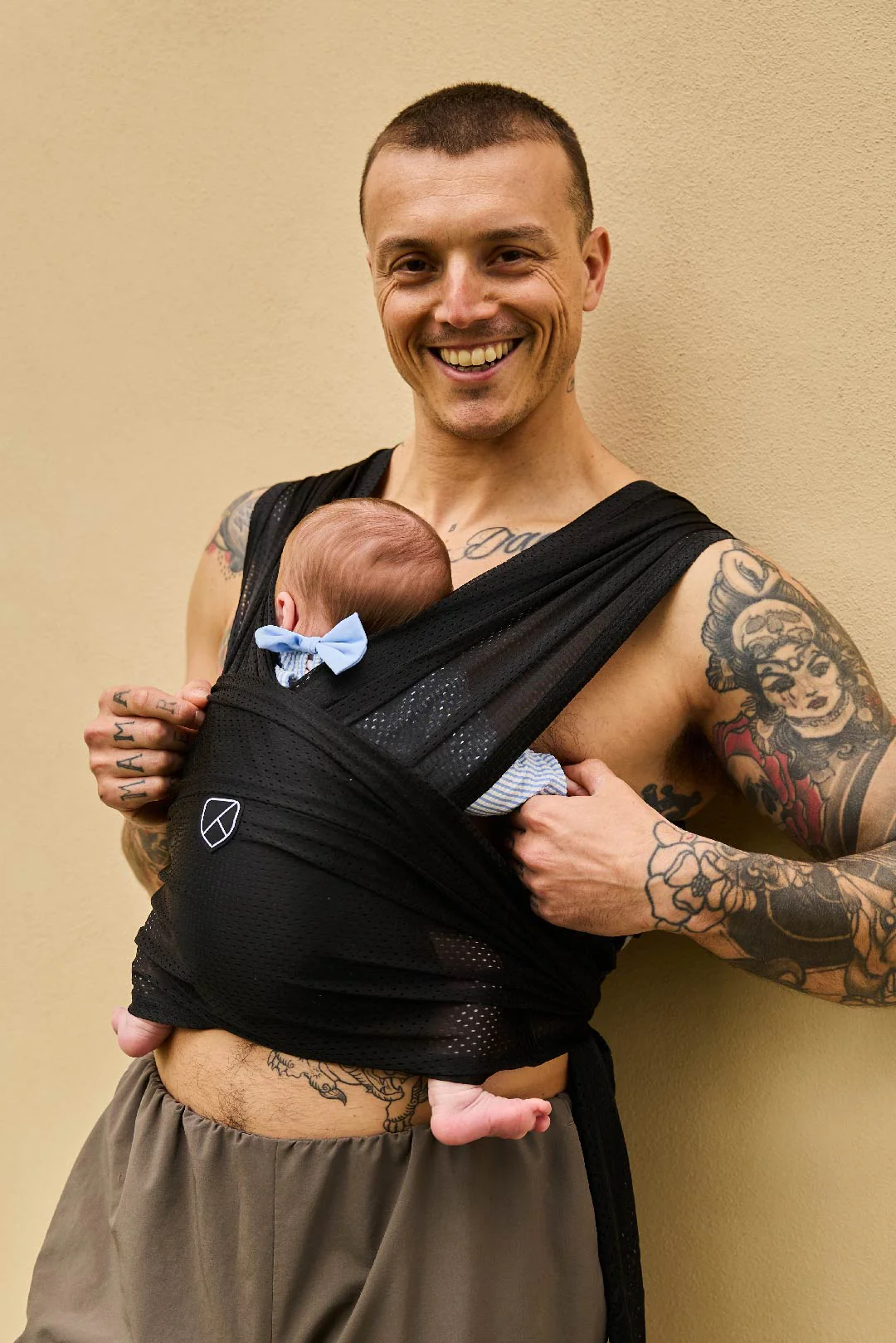 CUDDLE BREEZE Newborn Watersling Baby Wrap - Black - Image 5