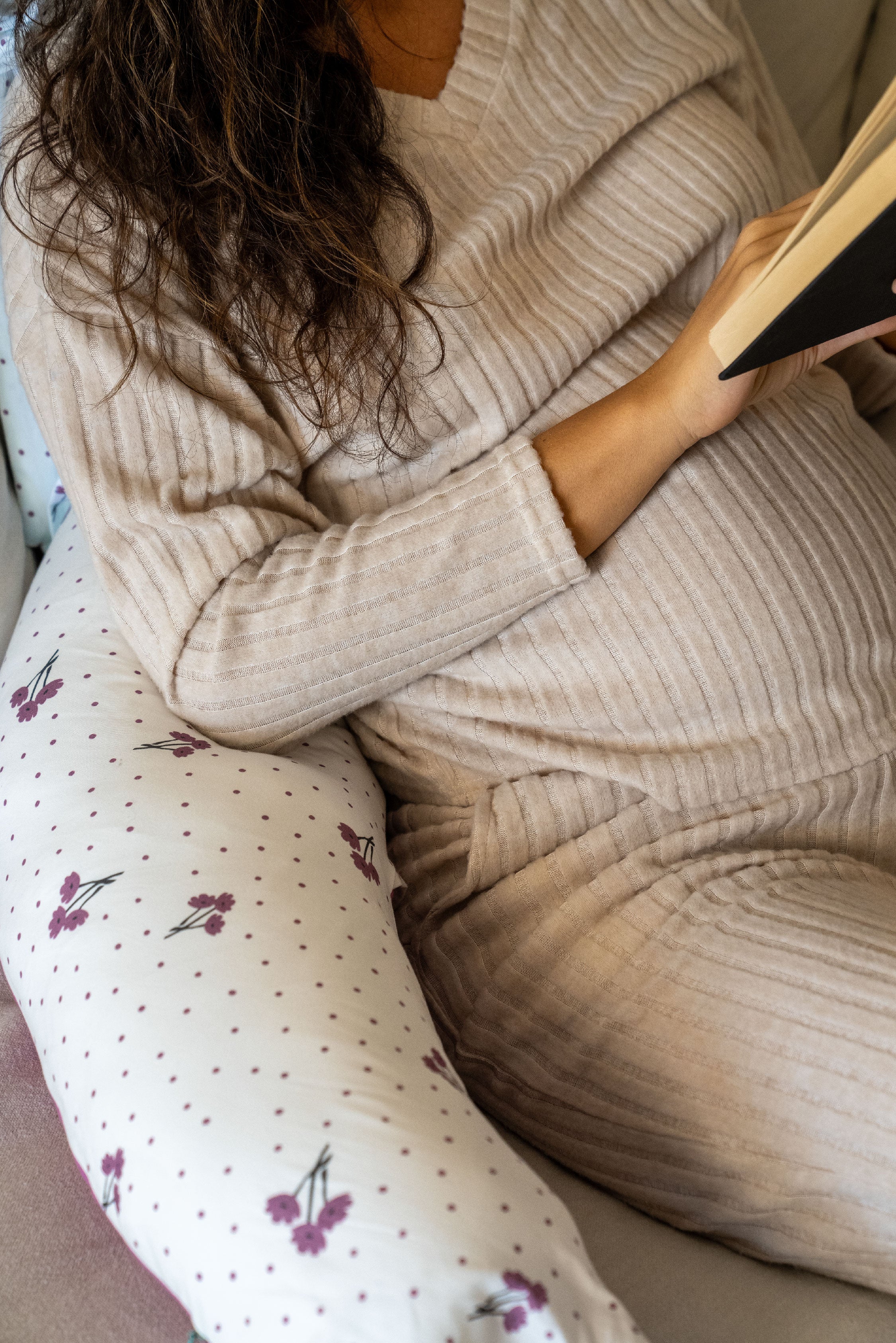 HUGS PLUS Pregnancy and Breastfeeding Pillow - Blossom Purple - Image 4