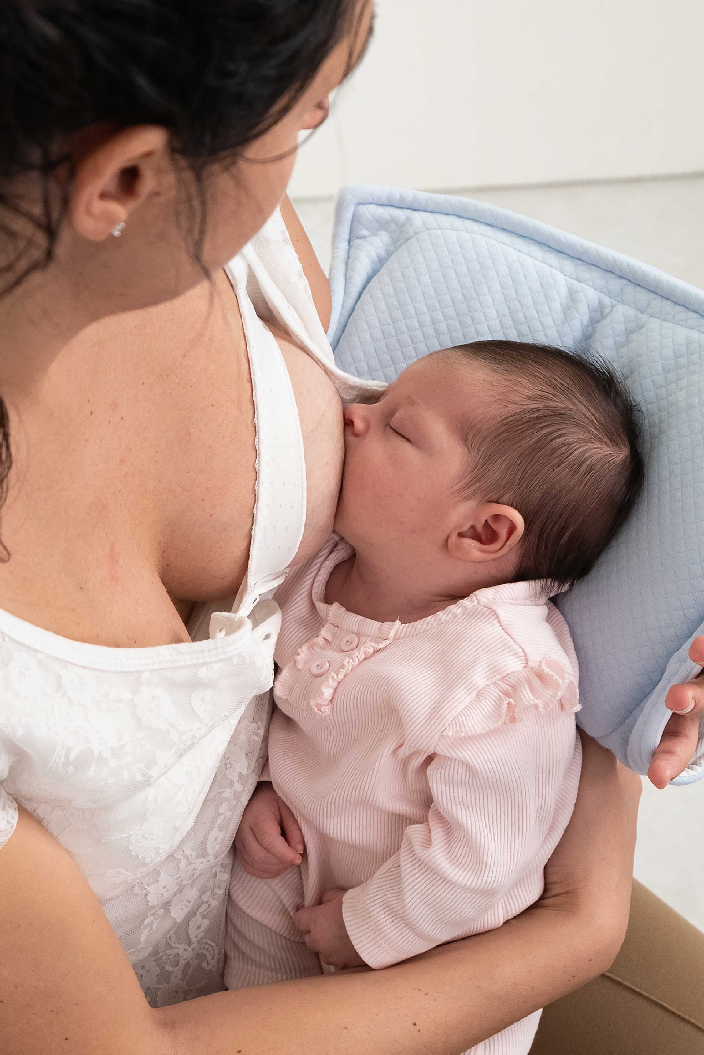 PERFECT HEAD BREASTFEEDING Pillow for Plagiocephaly - Light Blue - Image 4